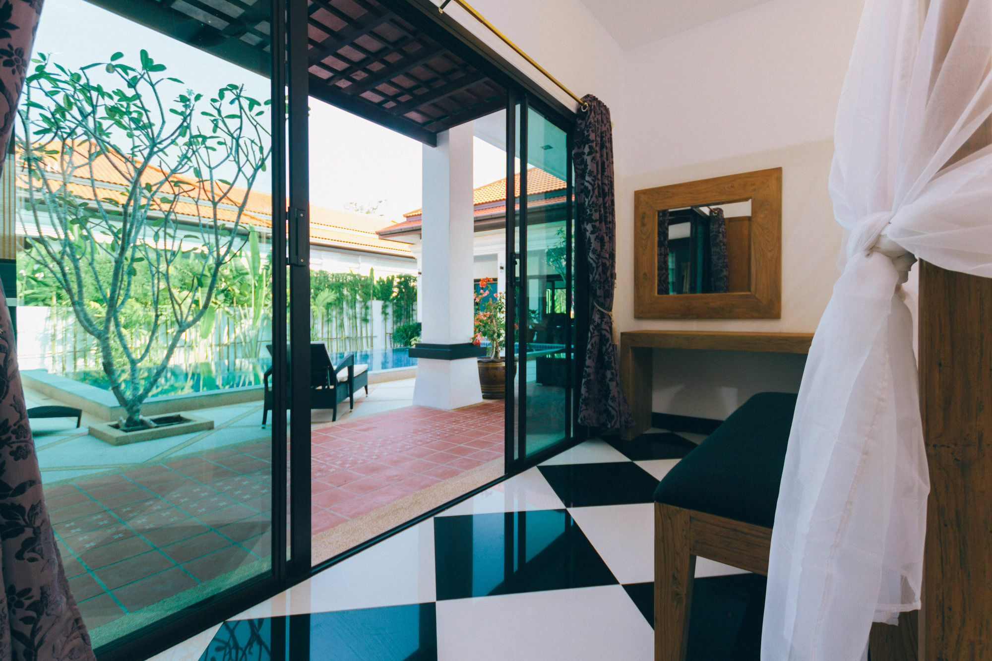 Jewels Villas Phuket Surin Beach  Exteriör bild