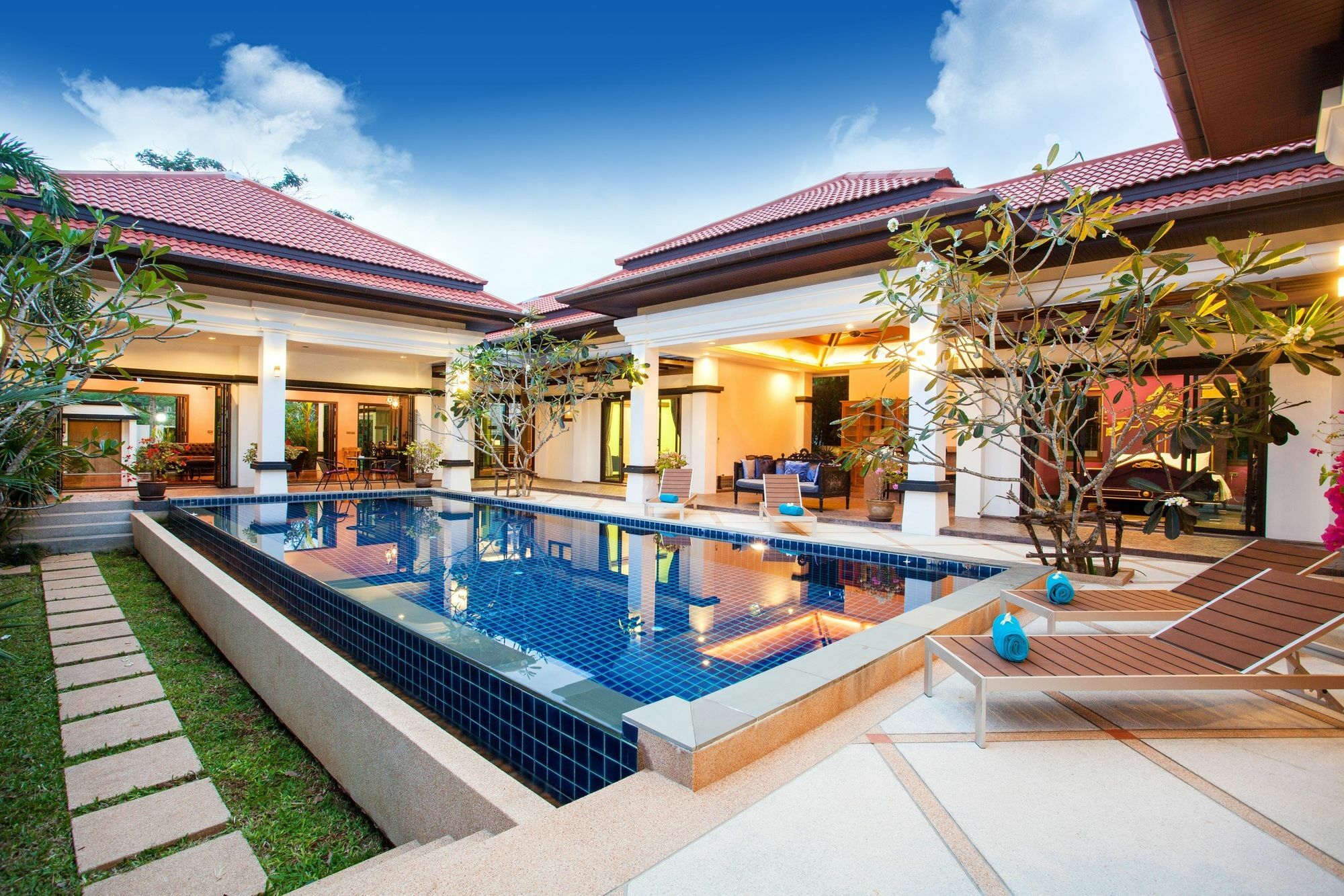 Jewels Villas Phuket Surin Beach  Exteriör bild