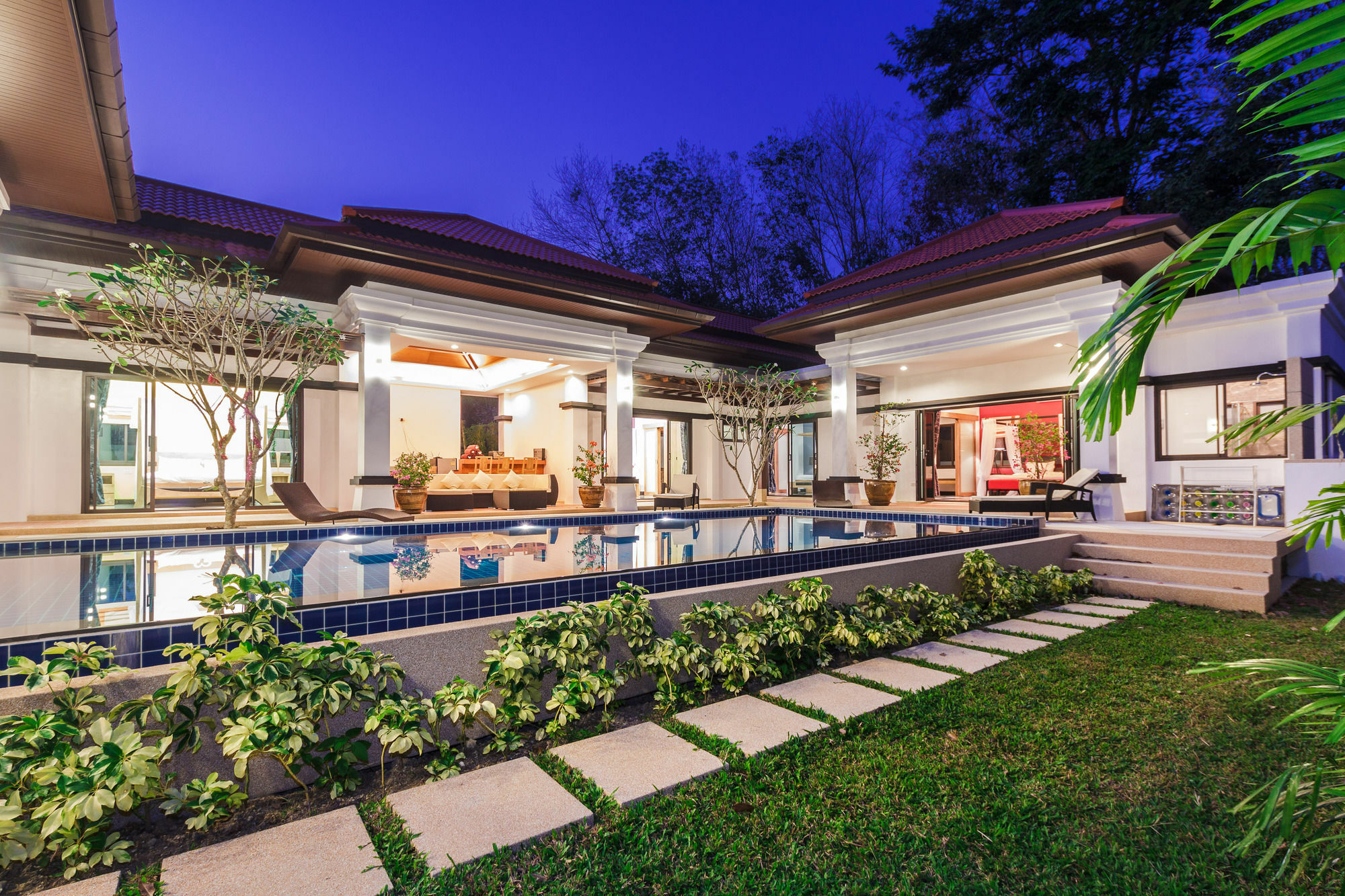Jewels Villas Phuket Surin Beach  Exteriör bild