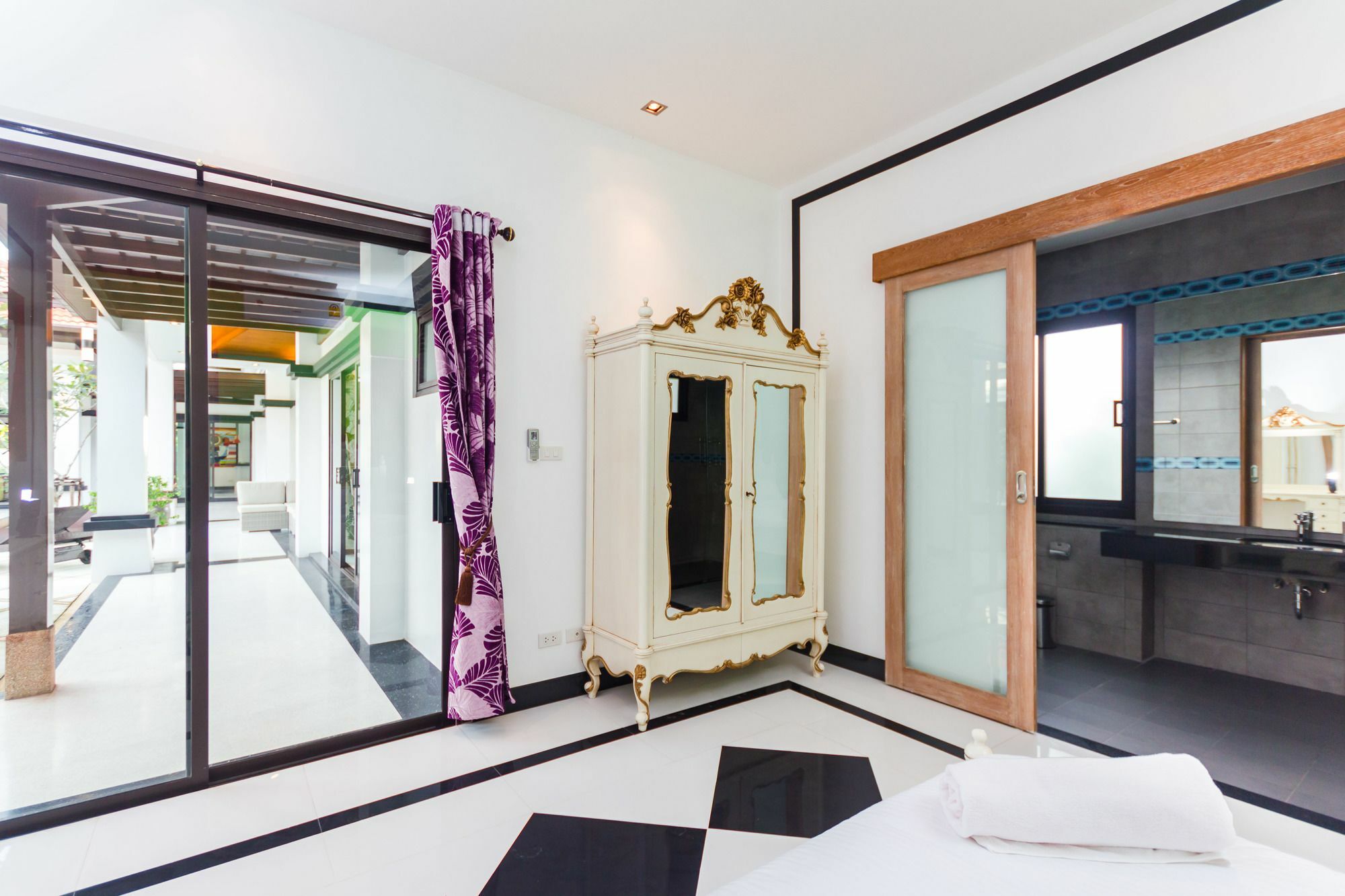 Jewels Villas Phuket Surin Beach  Exteriör bild