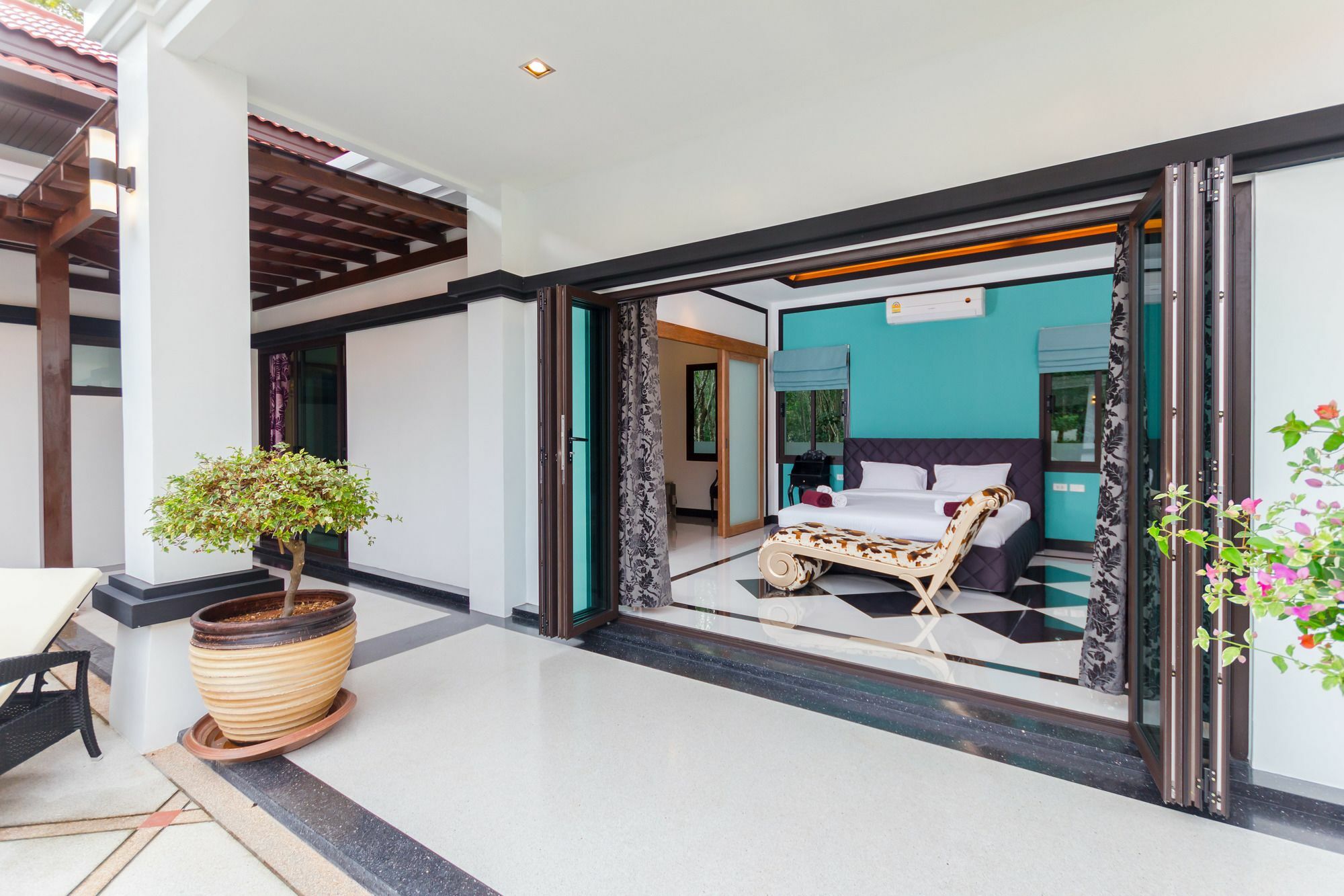 Jewels Villas Phuket Surin Beach  Exteriör bild