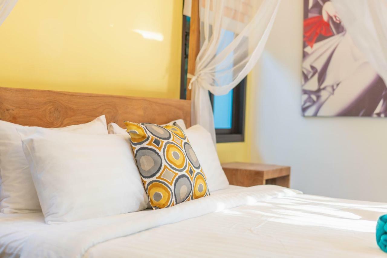 Jewels Villas Phuket Surin Beach  Exteriör bild